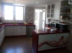 Cocina Fresno blanco - silestone rojo